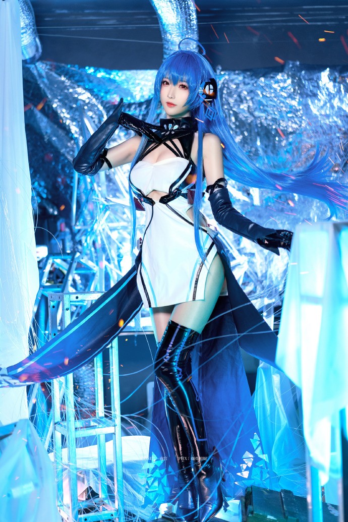 祝各位指挥官元旦快乐~元旦见~~