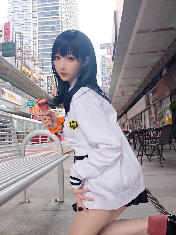 那个,我是宝多六花。