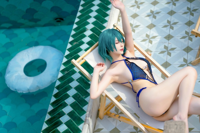 立马安排了我最喜欢的一套泳装~