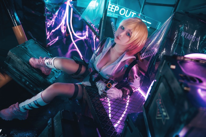 穿梭于真实世界与漫威宇宙的女孩