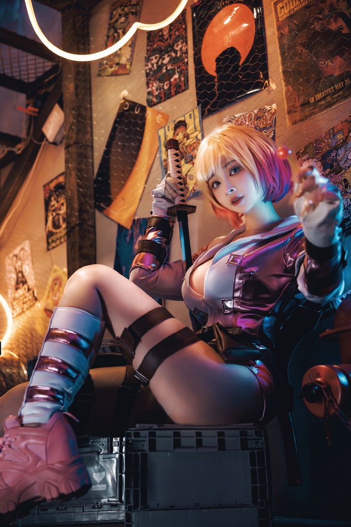 穿梭于真实世界与漫威宇宙的女孩