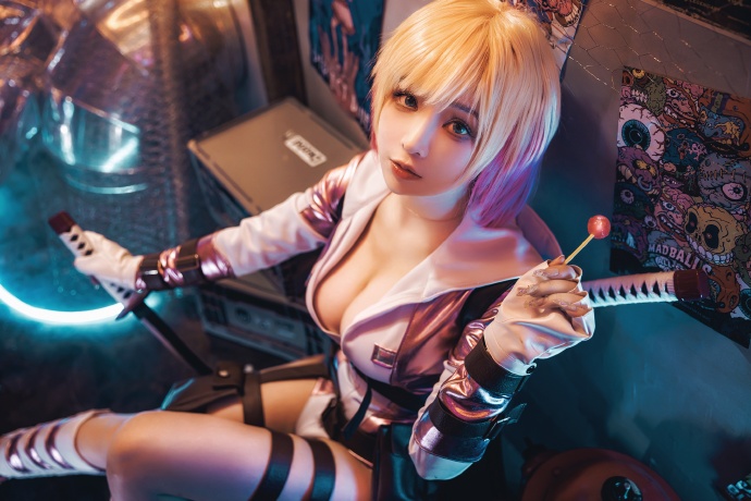 穿梭于真实世界与漫威宇宙的女孩